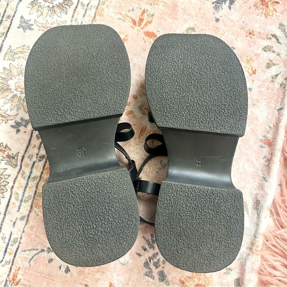 Chunky black sandals - Picture 4 of 4